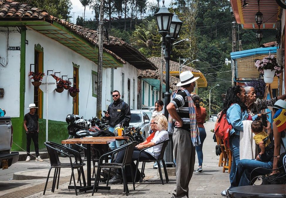 Agencia Receptiva en Colombia: Por Qué Reservar con un Operador Local