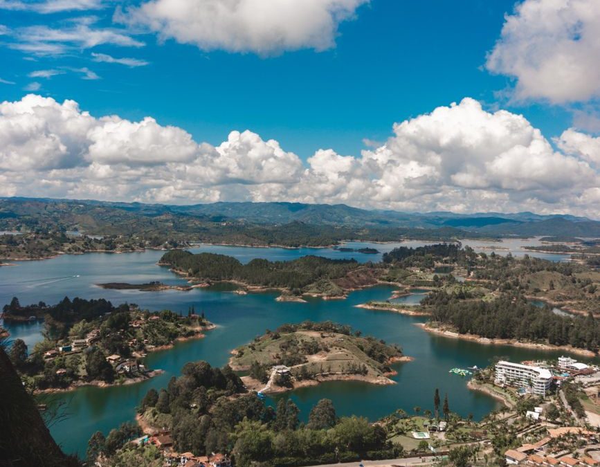 Guatapé desde Medellín: Tour de un Día a la Piedra del Peñol